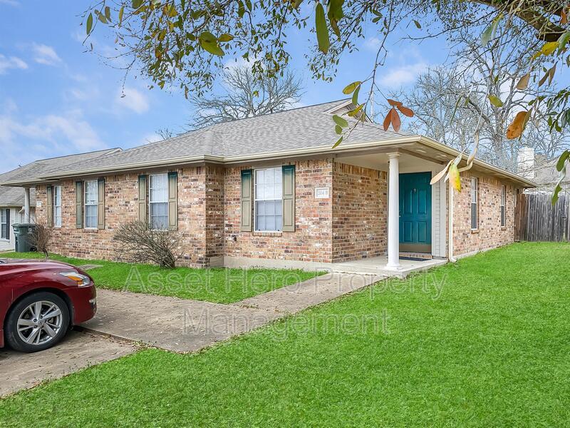 Primary Photo - 2104 Hidden Hollow Cir
