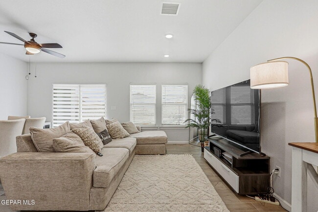 Building Photo - 6556 Ta Suil Pl