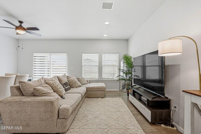 Foto del edificio - 6556 Ta Suil Pl