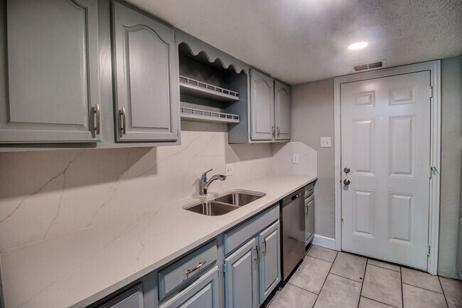Building Photo - 6393 S Briar Bayou Dr