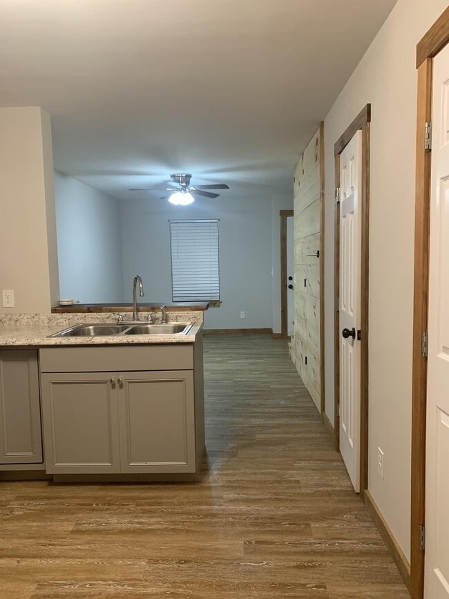 Building Photo - 122 Harris St