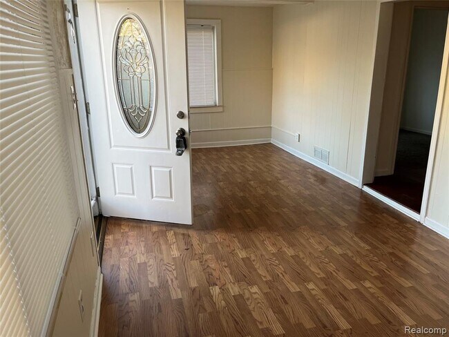 Foto del edificio - 5868 N Linville St