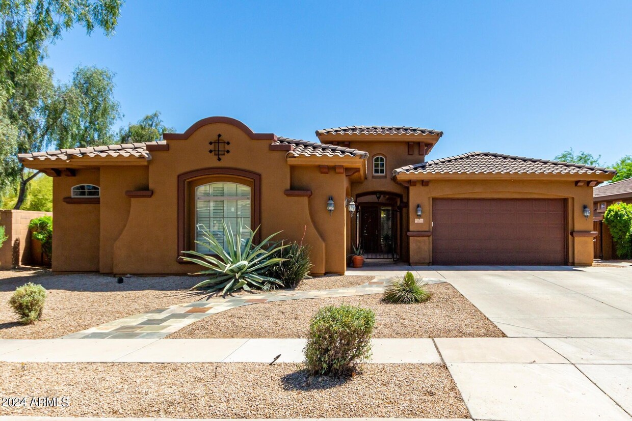 Foto principal - 1807 W Sierra Sunset Trail