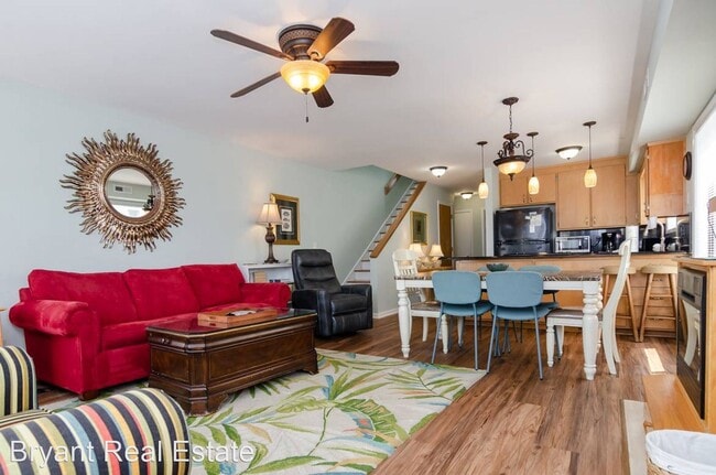 Building Photo - 3 br, 3 bath House - 14 East Henderson Unit B