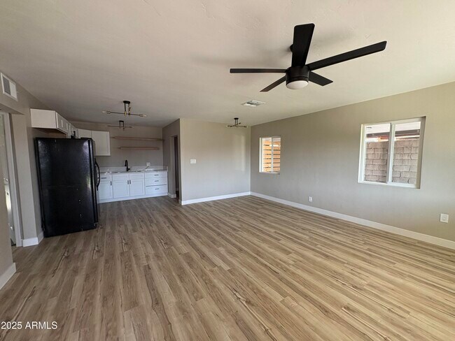 Foto del edificio - 2624 W San Miguel Ave