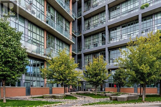 Building Photo - 5 Hanna Ave