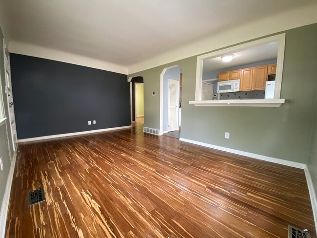 Living room. - 2021 Bonner St