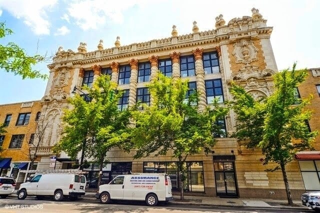 Building Photo - 1635 W Belmont Ave