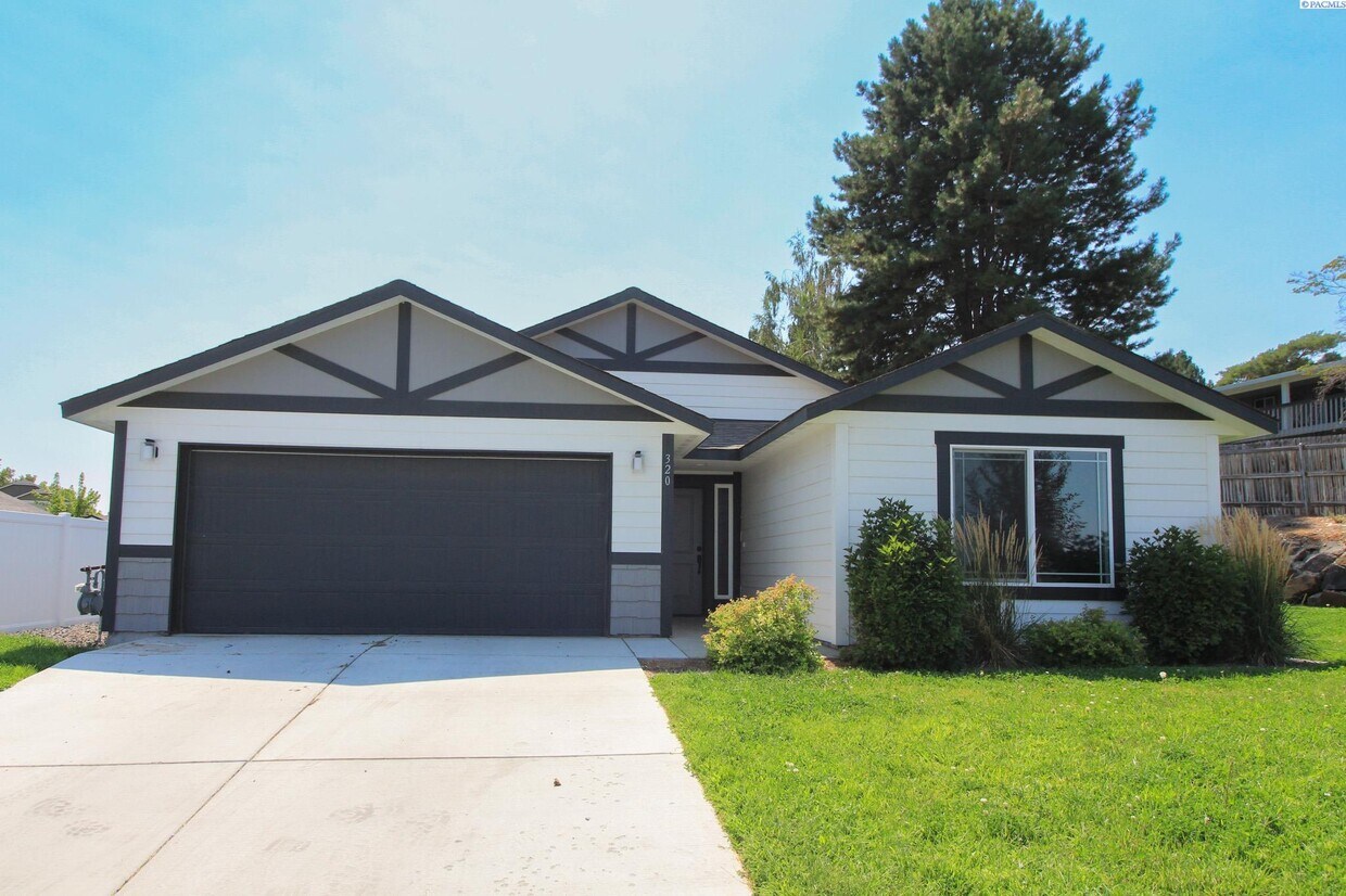 Foto principal - 3 Bed/2 Bath Southeast Kennewick Home