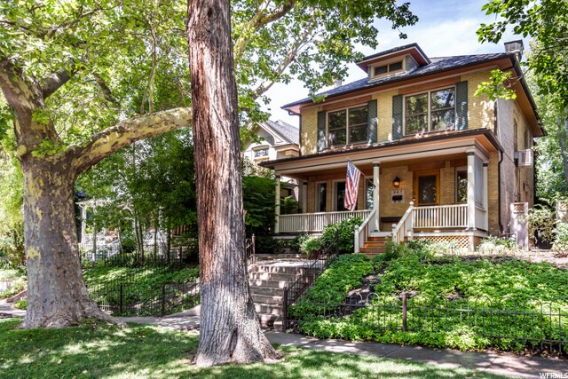 Studio apartment in Aves neighborhood - 967 E 1st Ave