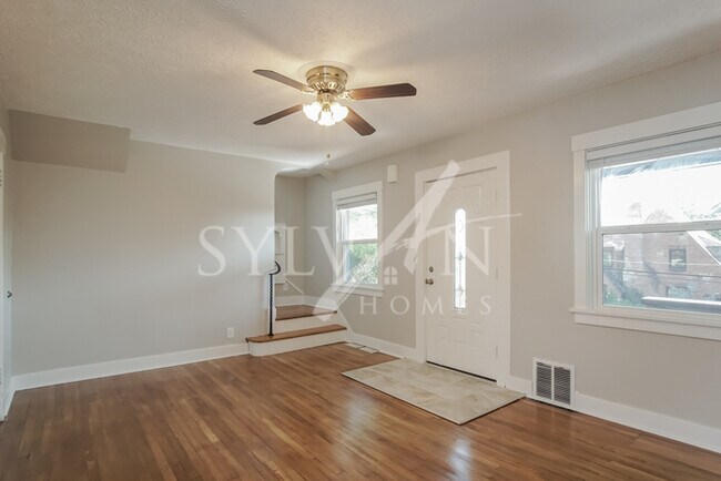 Foto del edificio - Stunning 3BR, 1.5BA brick home