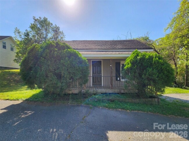 Foto del edificio - 121 Willow Ln NW