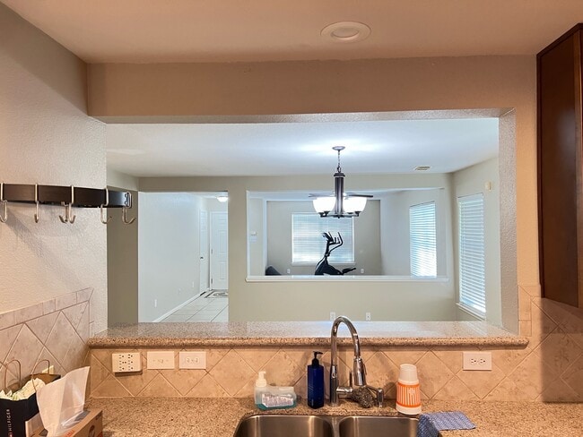 Building Photo - 2030 Waverly Glend Dr