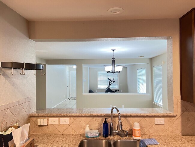 Foto del edificio - 2030 Waverly Glend Dr