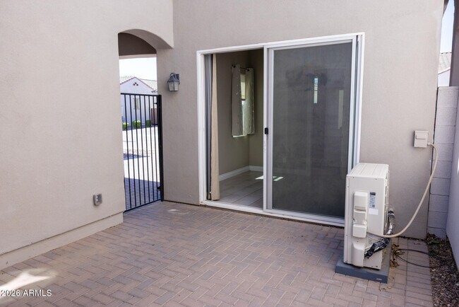Building Photo - 2462 E Lovebird Ln
