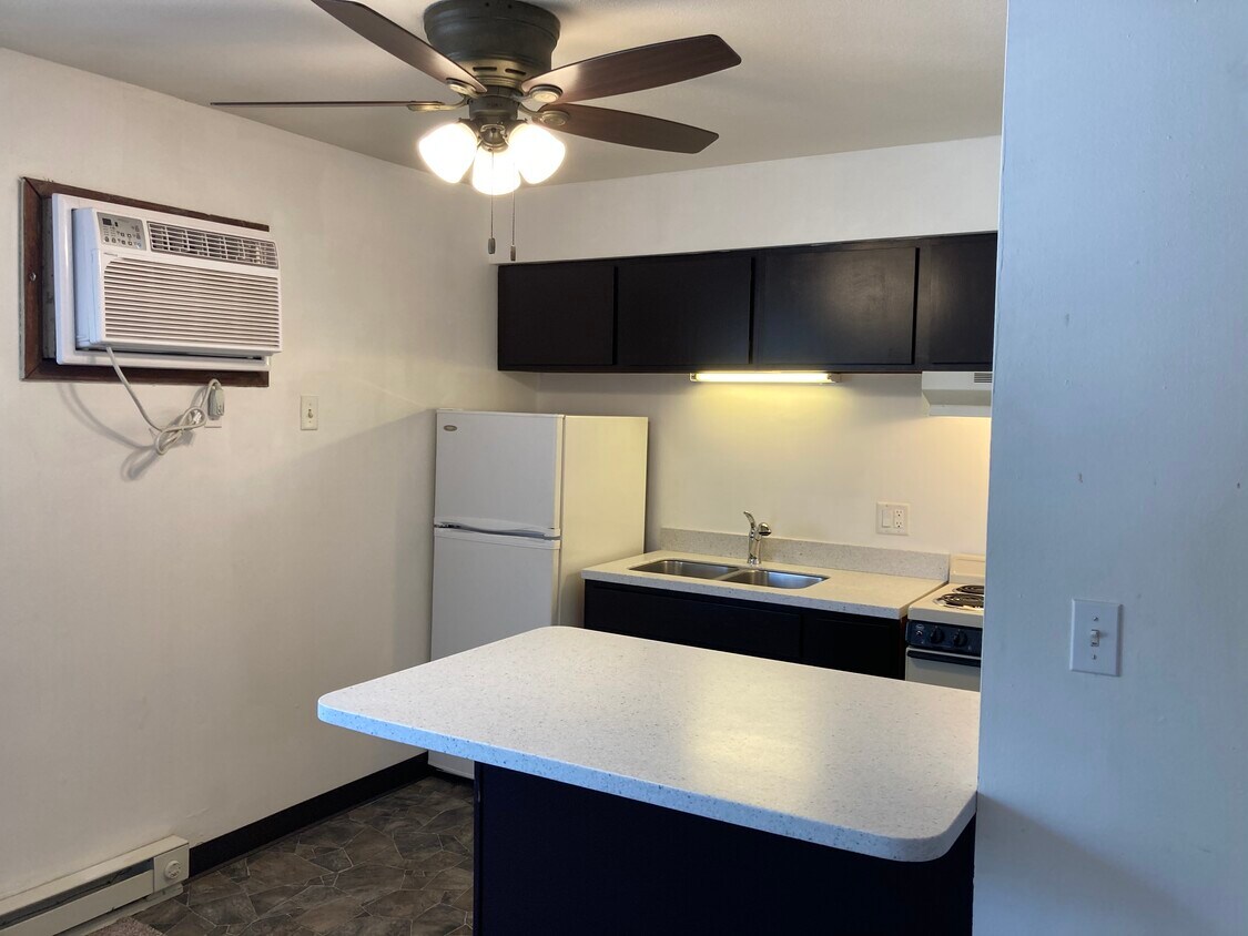 Foto principal - 214 NW College Ave