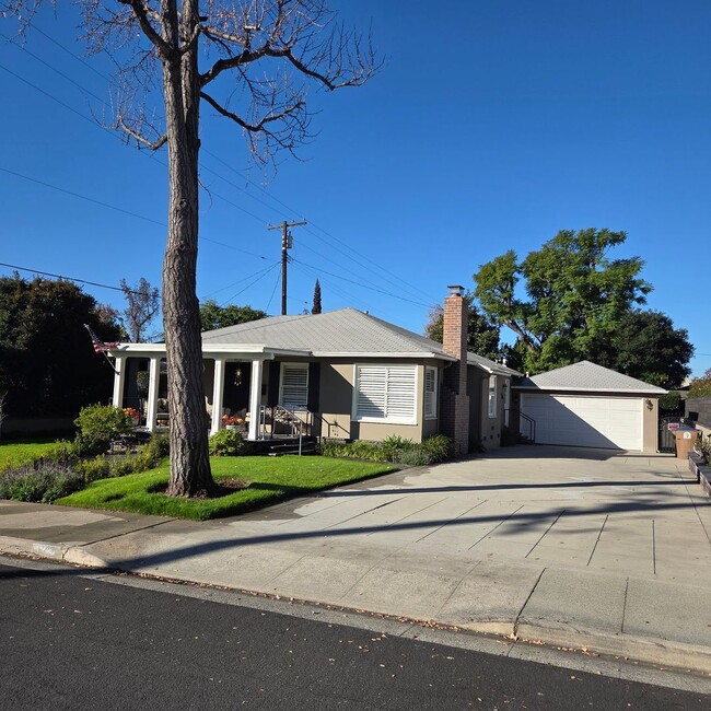 Foto del edificio - 1121 N Cambridge Ave