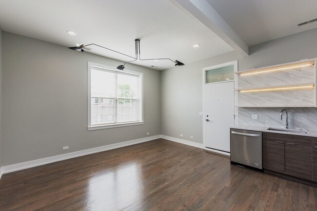 Building Photo - 2450 W Chicago Ave