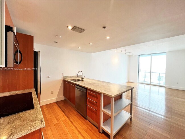 Foto del edificio - 185 SW 7th St