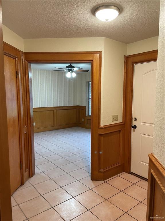 Building Photo - 2711 Southridge Dr
