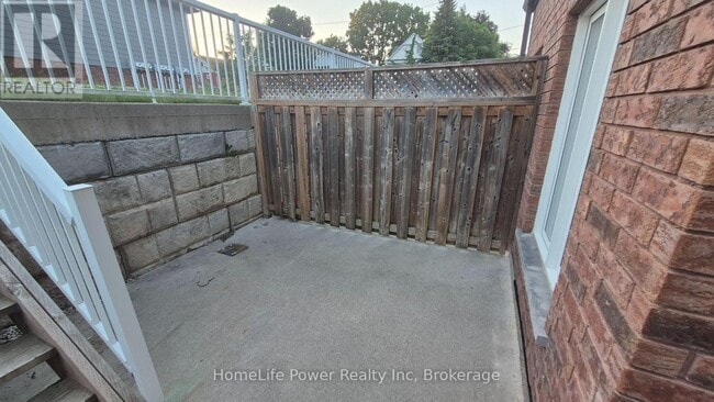 Building Photo - 225 Riddell St