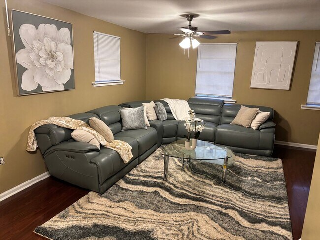 Foto del edificio - 5000 Cardenas Dr