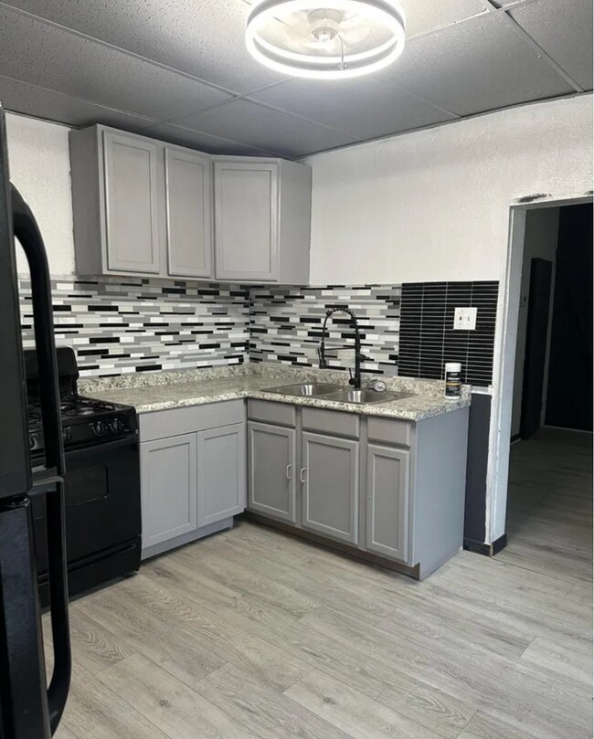 Building Photo - 705 2nd Ave