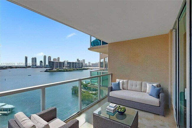 Foto del edificio - 3330 NE 190th St