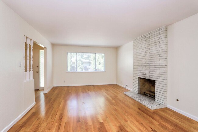 Foto del edificio - 264 W Oakwood Blvd