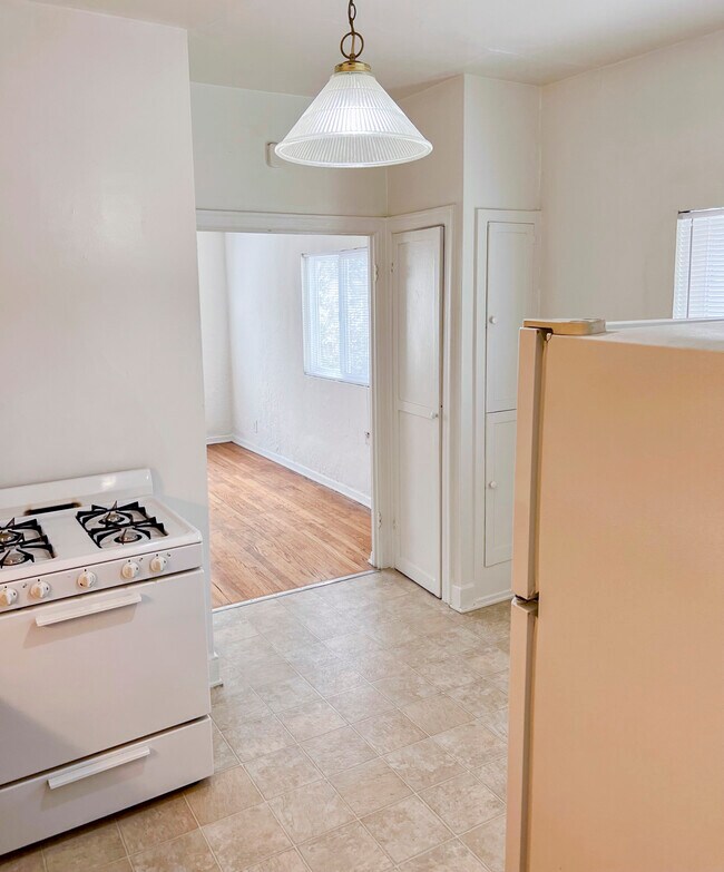 Foto del edificio - 350 N Orange Grove Ave