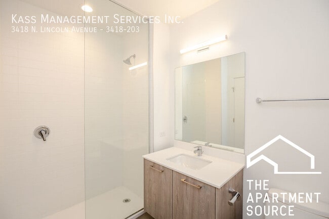 Building Photo - 3420 N Lincoln Ave