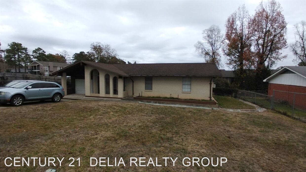 Primary Photo - 3 br, 1.5 bath House - 206 North Tenth Street