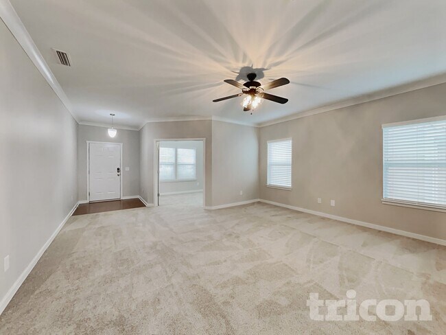 Building Photo - 513 Soaring St