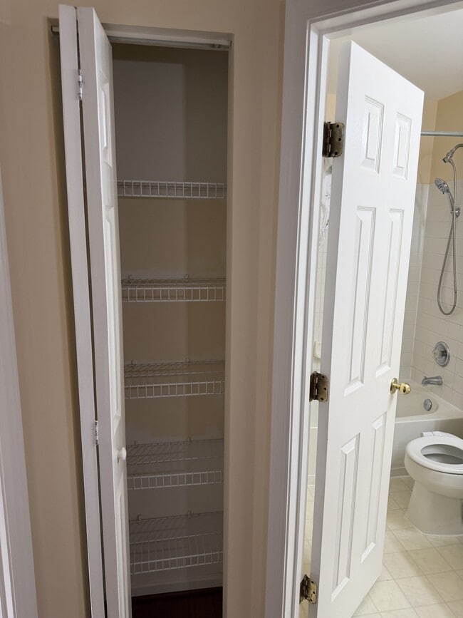 Building Photo - 42856 Golf View Dr