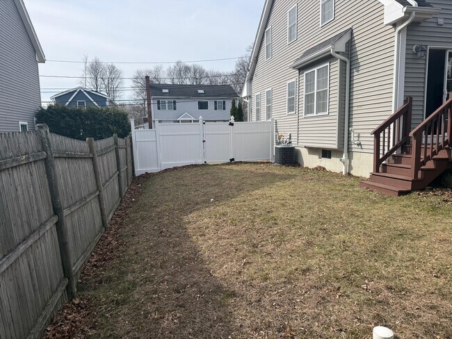 Foto del edificio - 34 Bingham Ave