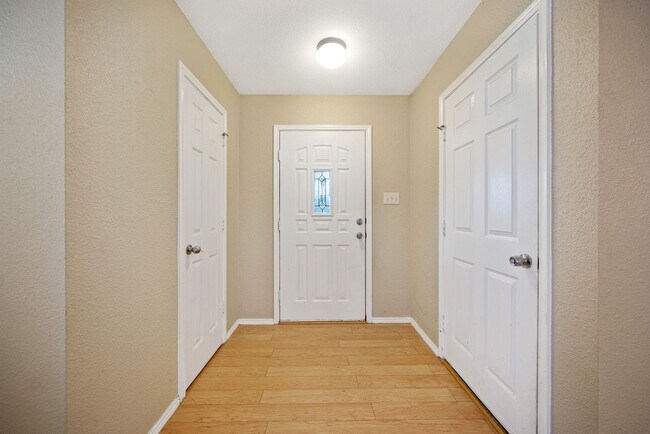 Building Photo - Well-Maintained 3-Bedroom Home – Ideal for Students & Professionals!