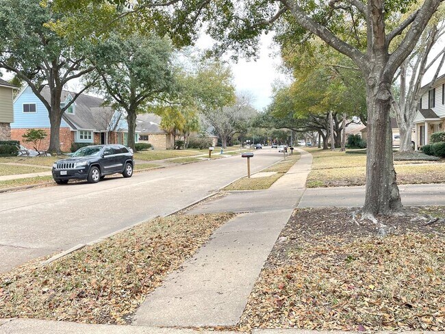 Foto del edificio - 11310 Meadow Lake Dr