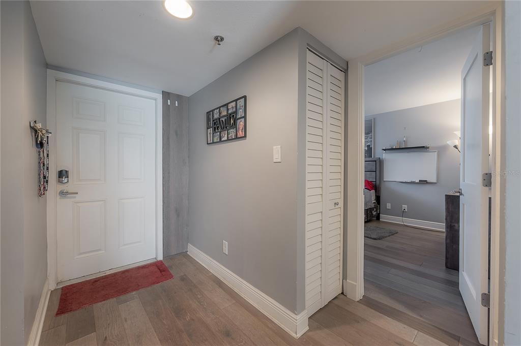 Foto principal - 201 W Laurel St