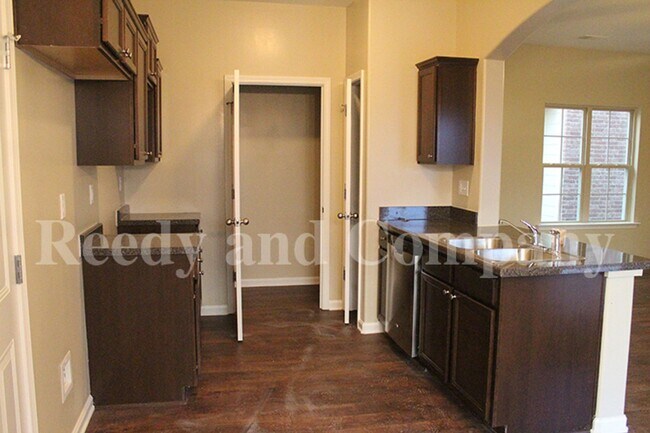 Building Photo - 7937 Bay Meadow Cir S