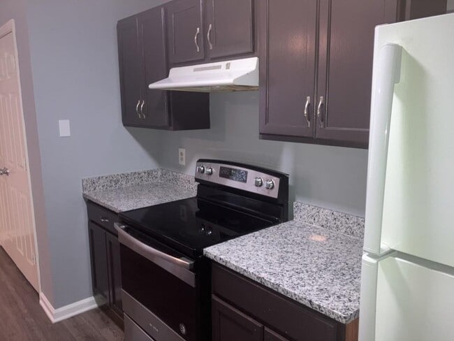 Building Photo - 7700 Bernardo Dr