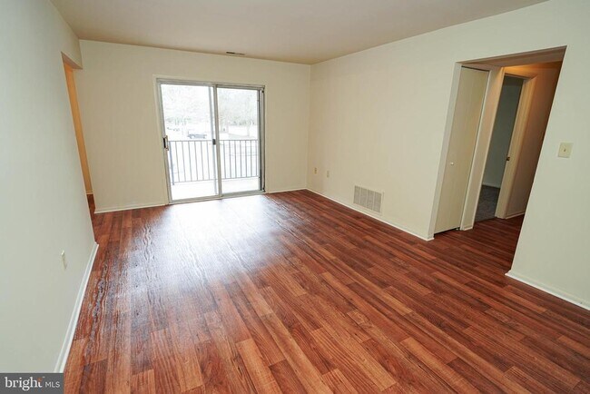 Building Photo - 810 College Ln