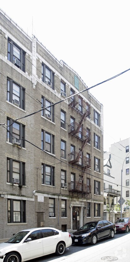 Foto del edificio - 2796 Bainbridge Ave