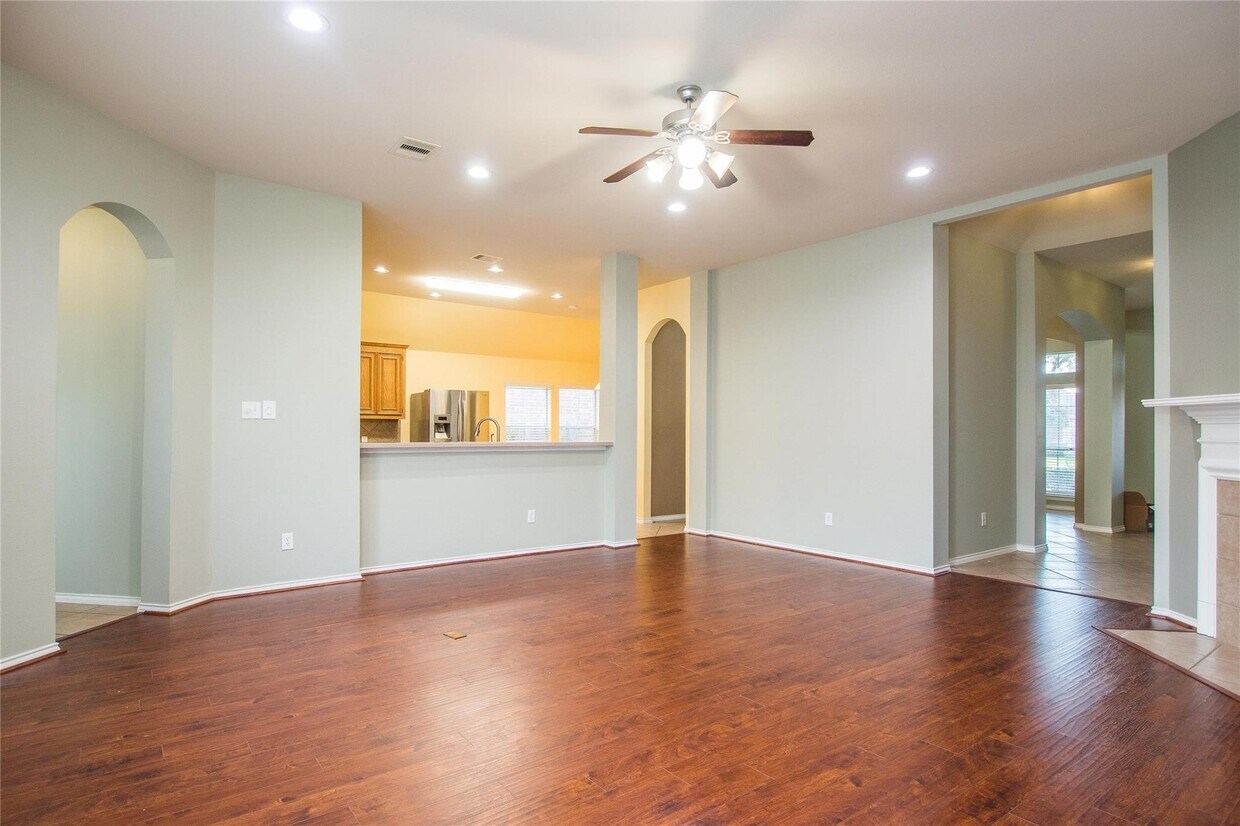 Foto del edificio - 8847 Distant Woods Dr