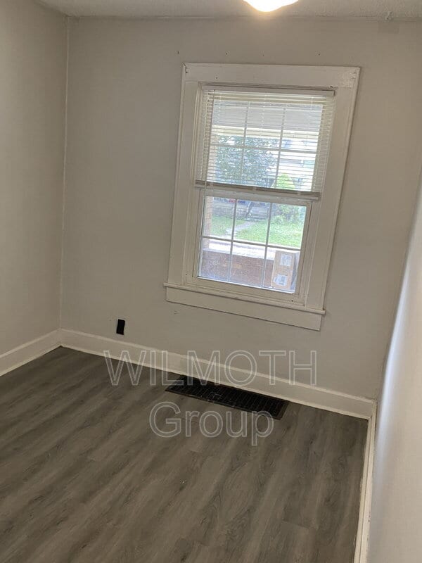 Building Photo - 1221 N Oxford St