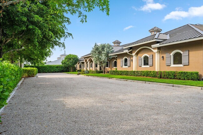 Foto del edificio - 3509 Grand Prix Farms Rd