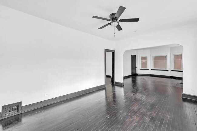 Building Photo - 3058 E 116th St