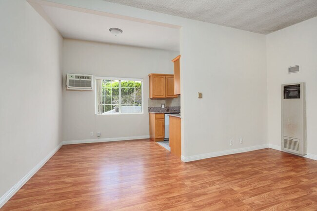Foto del edificio - 5412 Willowcrest Ave