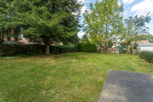 Building Photo - 133 Beecher Ave