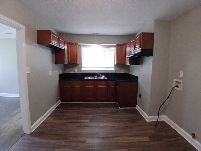 Foto del edificio - Updated 1 bedroom 1 bathroom Duplex - Open...