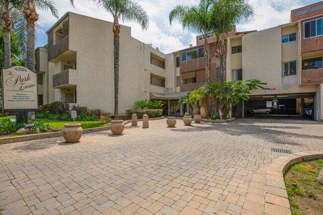 Building Photo - 5325 Newcastle Ave